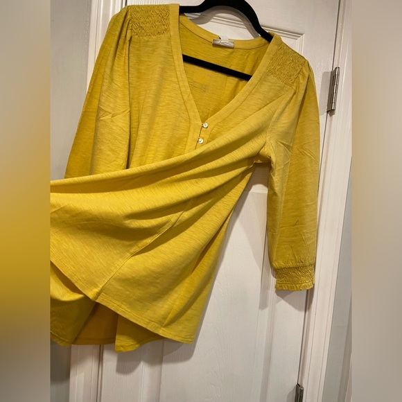 NWT J. Jill Size XL Marigold Yellow 3/4 Smocked Sleeve Henley Top Pearl Buttons - Picture 6 of 11